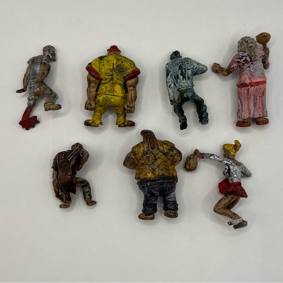 Set of 7 Miniature Zombie Figures - Picture 3 of 11